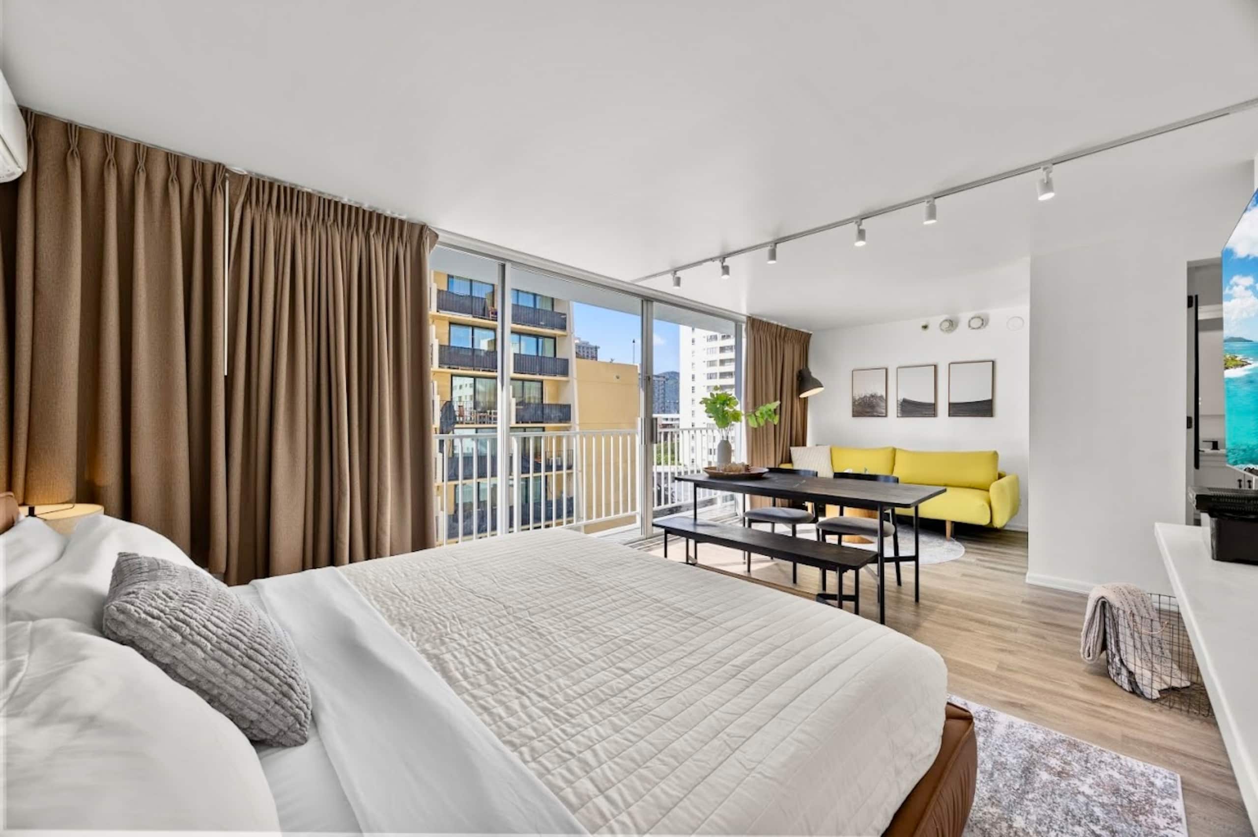Condo in Honolulu · ★4.87 · Studio · 2 beds · 1 bath - Image 8