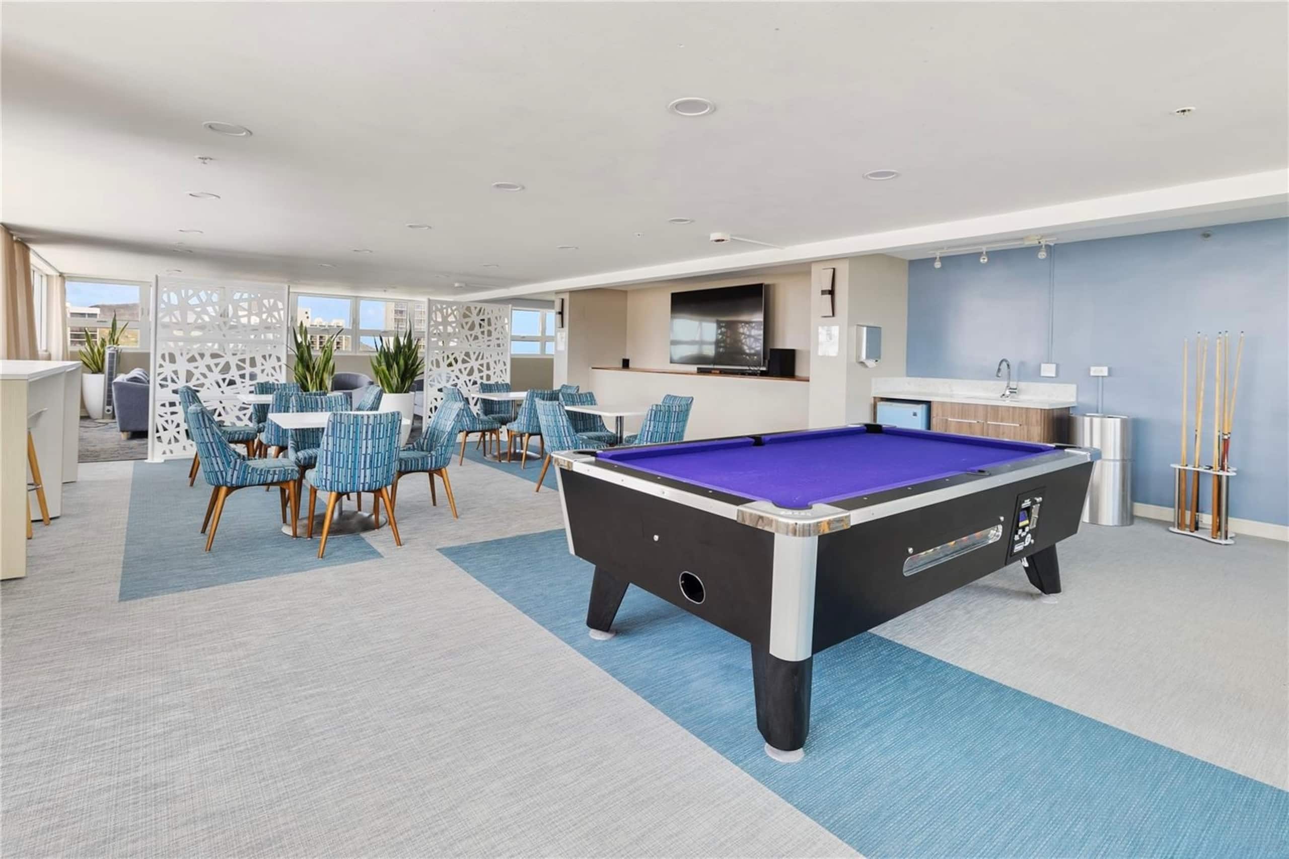 Condo in Honolulu · ★4.87 · Studio · 2 beds · 1 bath - Image 46