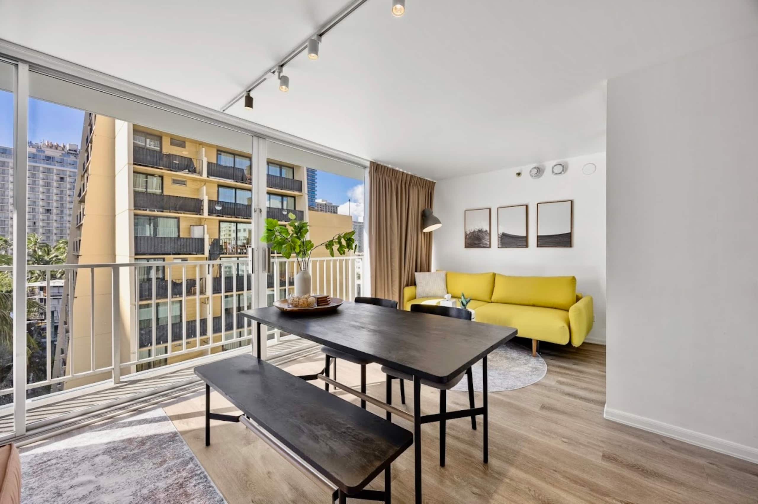 Condo in Honolulu · ★4.87 · Studio · 2 beds · 1 bath - Image 12