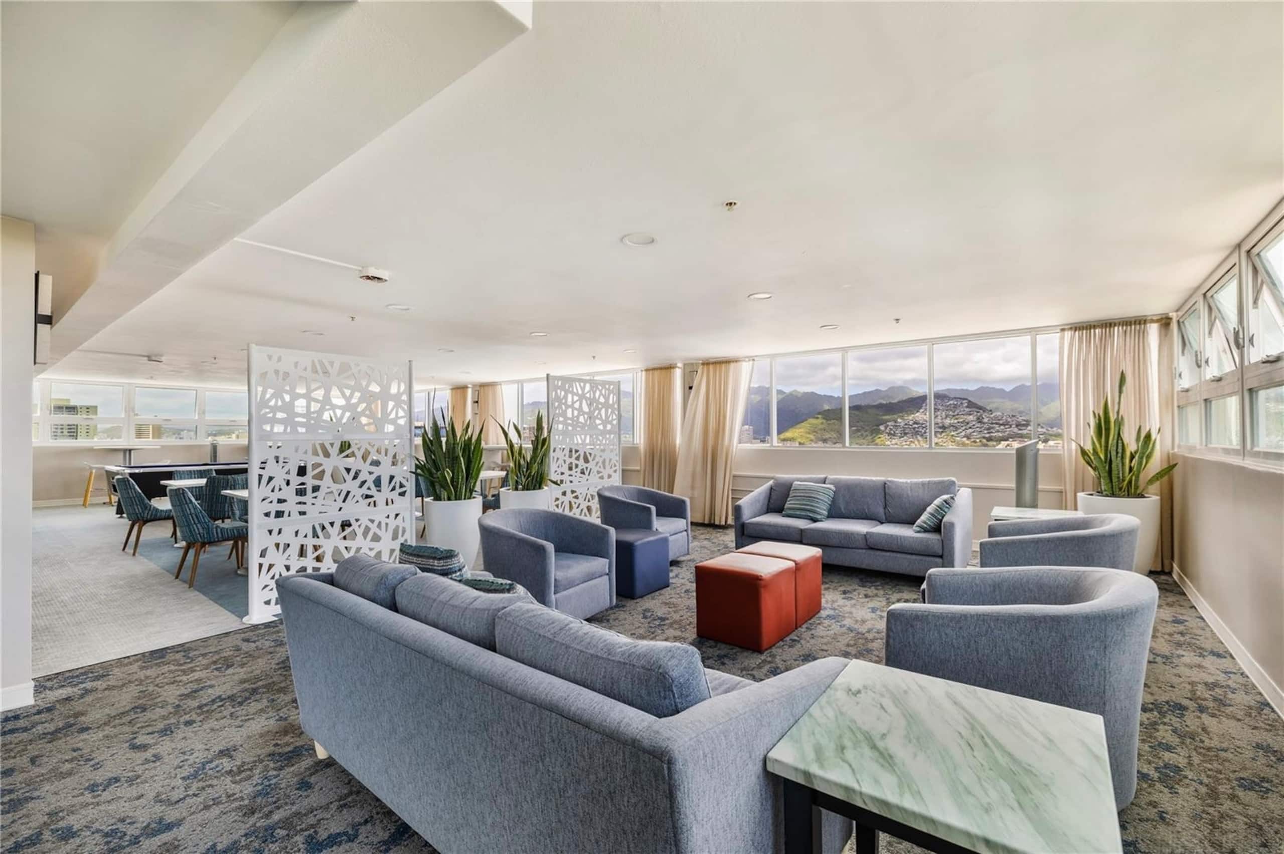 Condo in Honolulu · ★4.87 · Studio · 2 beds · 1 bath - Image 45