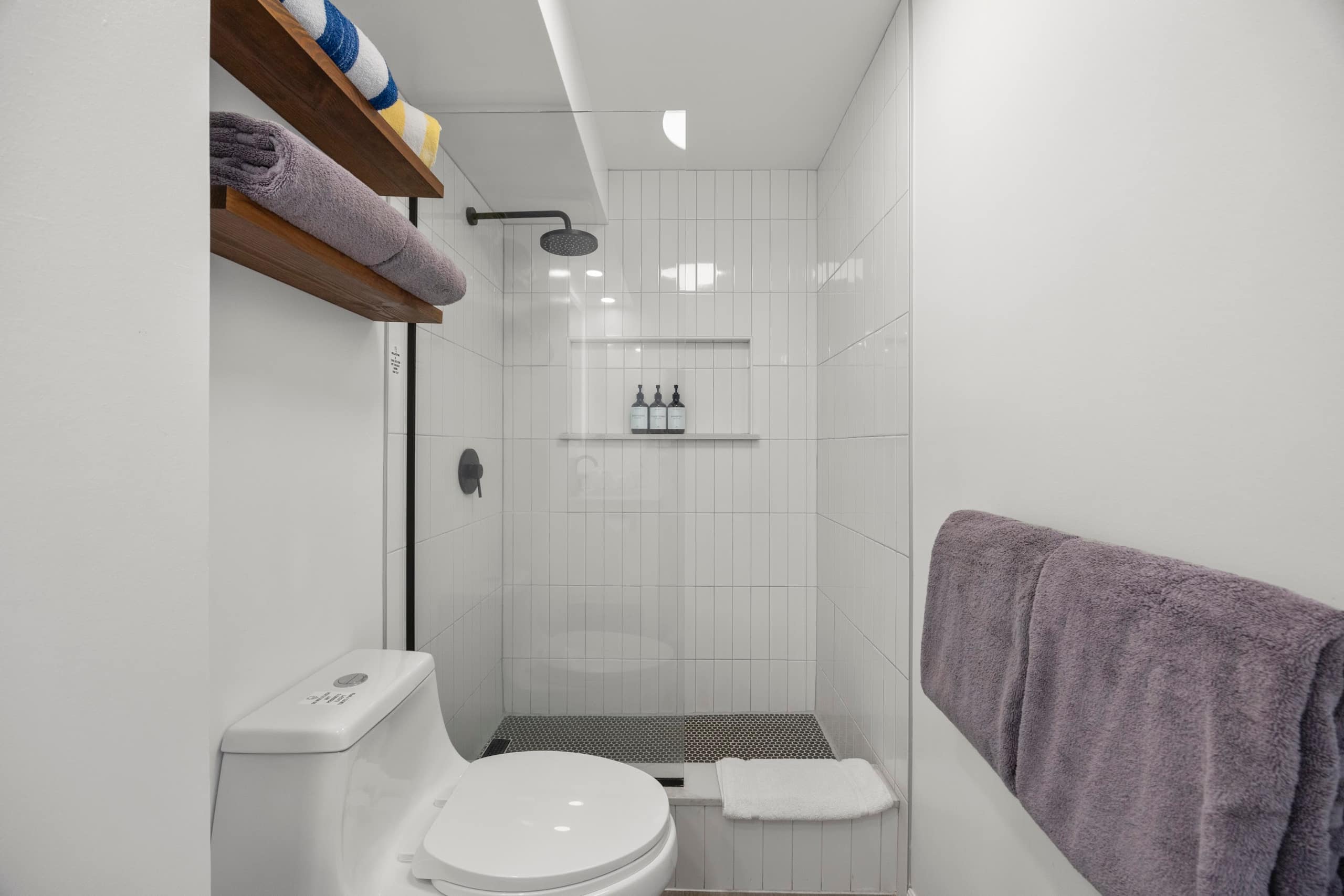 Condo in Honolulu · ★4.87 · Studio · 2 beds · 1 bath - Image 29