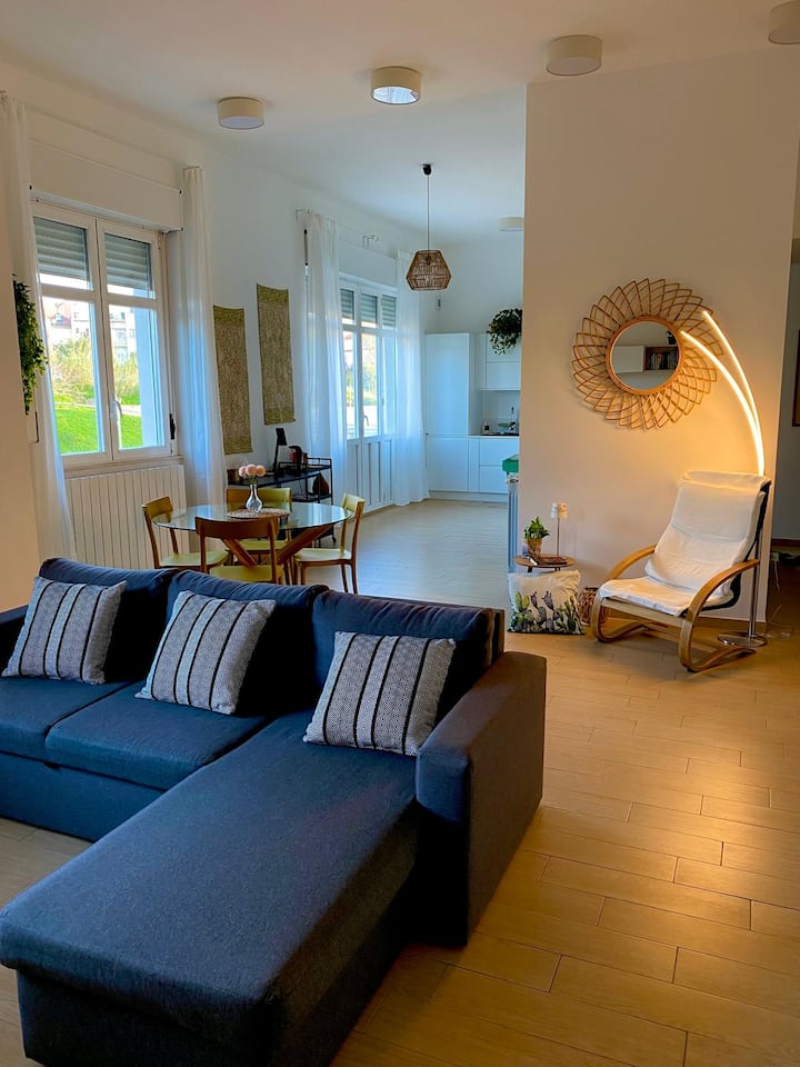 Charmant Appartement De Trois Pièces Avec Balcon - Cagliari