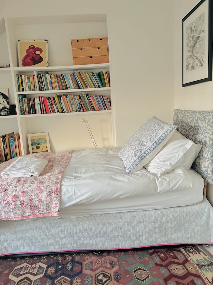 Bedroom 2: Single