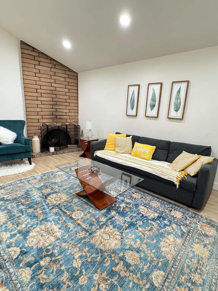 Scandinavian Home 2b/2ba Spacious Relaxed Charm - Sacramento, CA