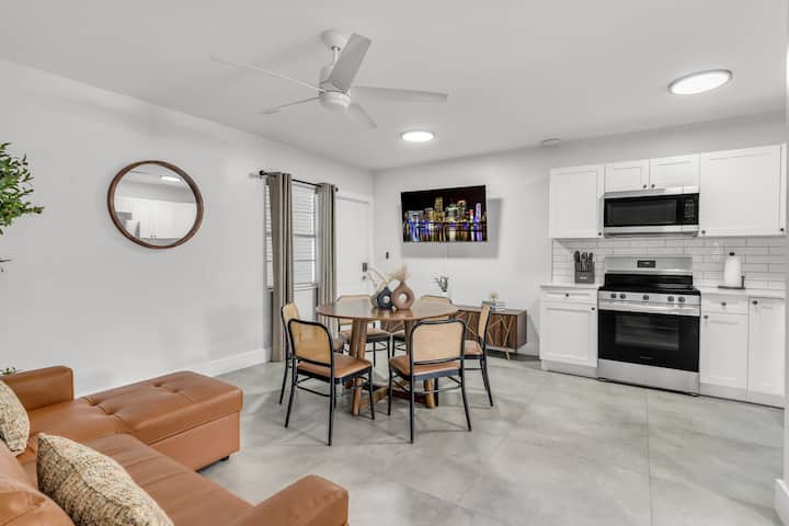 Beautiful 2 Br/2bath Apt W/ Pool And Free Parking - Fort Lauderdale