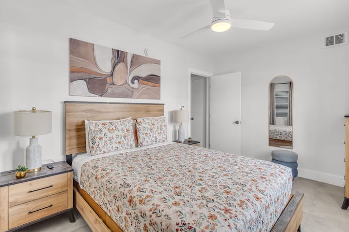 Beautiful 2 Br/2bath Apt W/ Pool And Free Parking - Fort Lauderdale