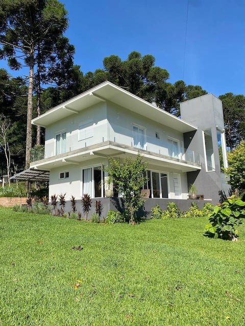 House 17 km from Gramado - 3 Suites