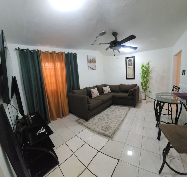 La Zona De Confort 2b/rooms Queenb Free Park, A.c - Kingston, Jamaica