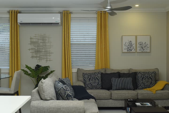 Ocean Grande-netflix & Chill -Coffee And Fast Wifi - Montego Bay