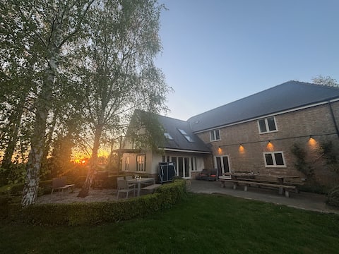 Large modern Country House near Cambridge sleep 18
