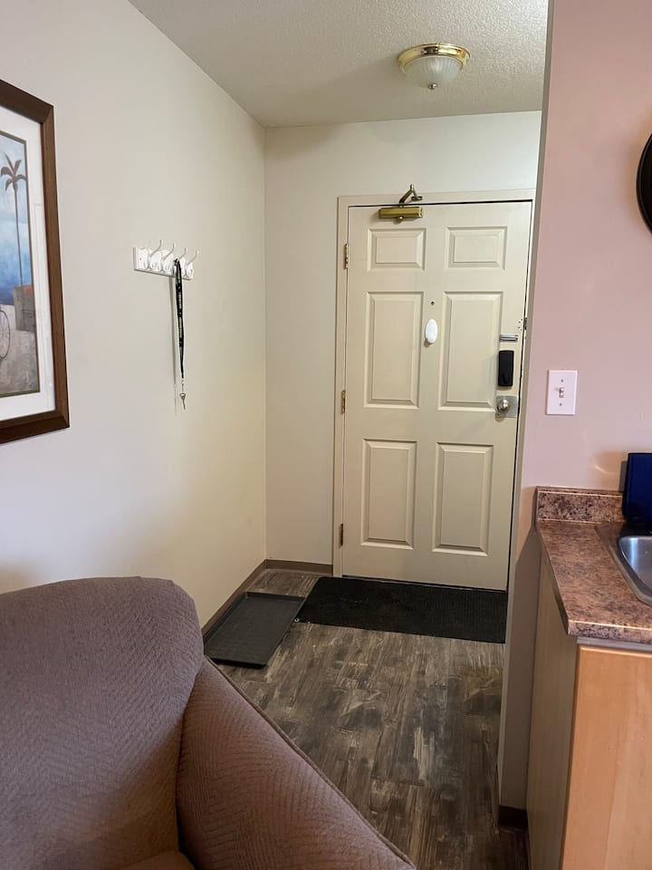106w Fully Furnished Bachelor - Edson
