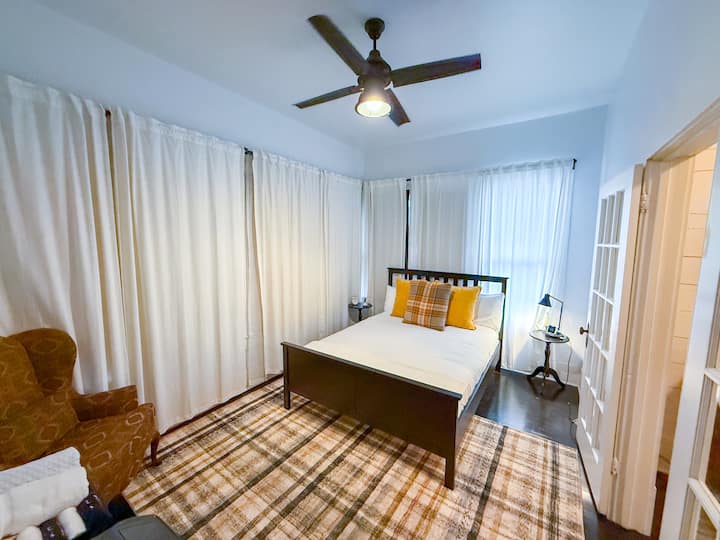 6th bedroom suite, queen bed, second floor