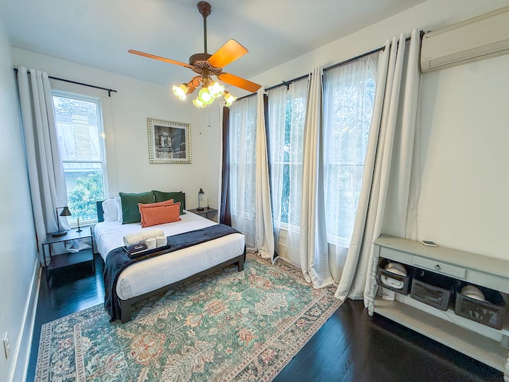 4th bedroom, queen bed, second floor.