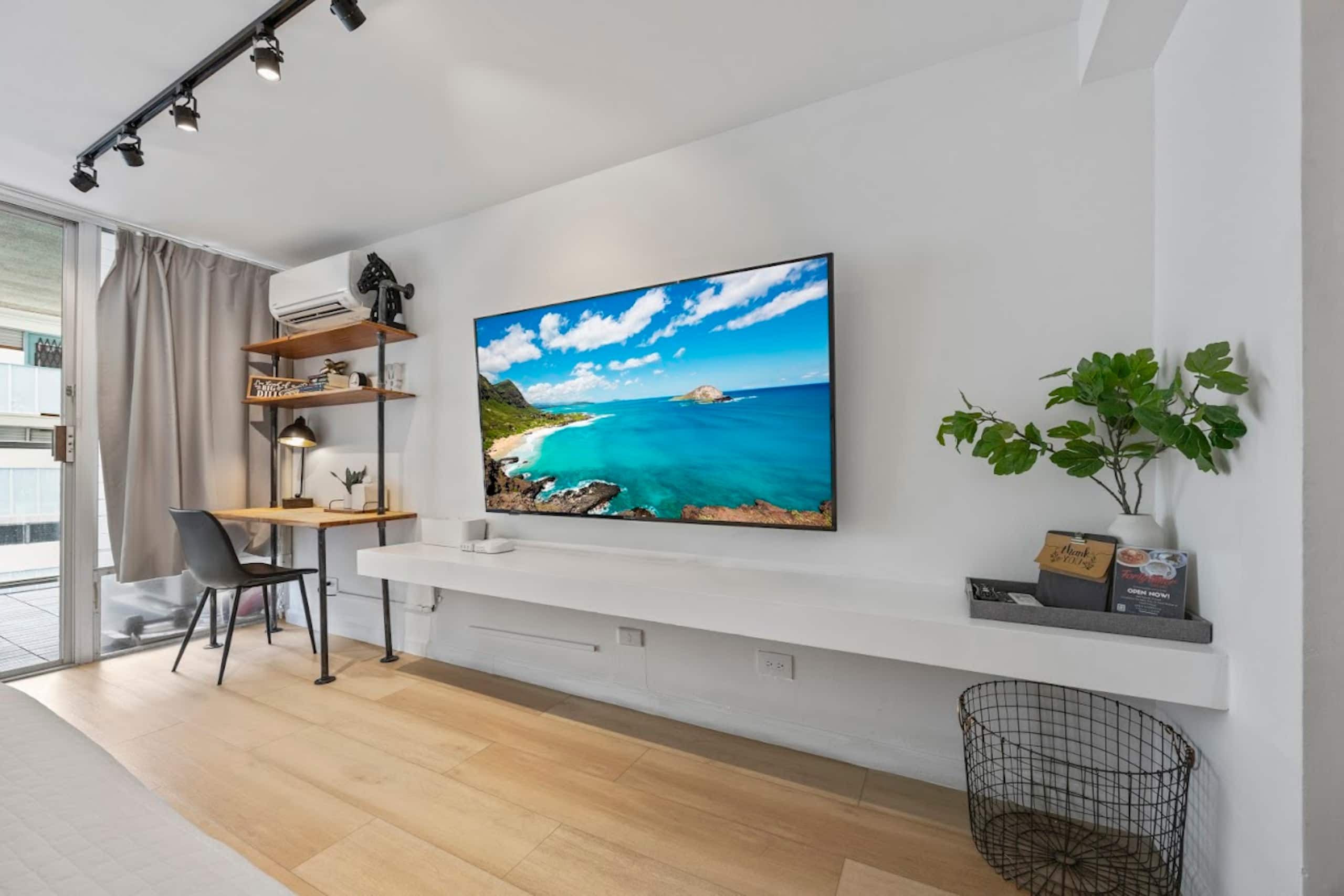Condo in Honolulu · ★4.84 · Studio · 1 bed · 1 private bath - Image 11