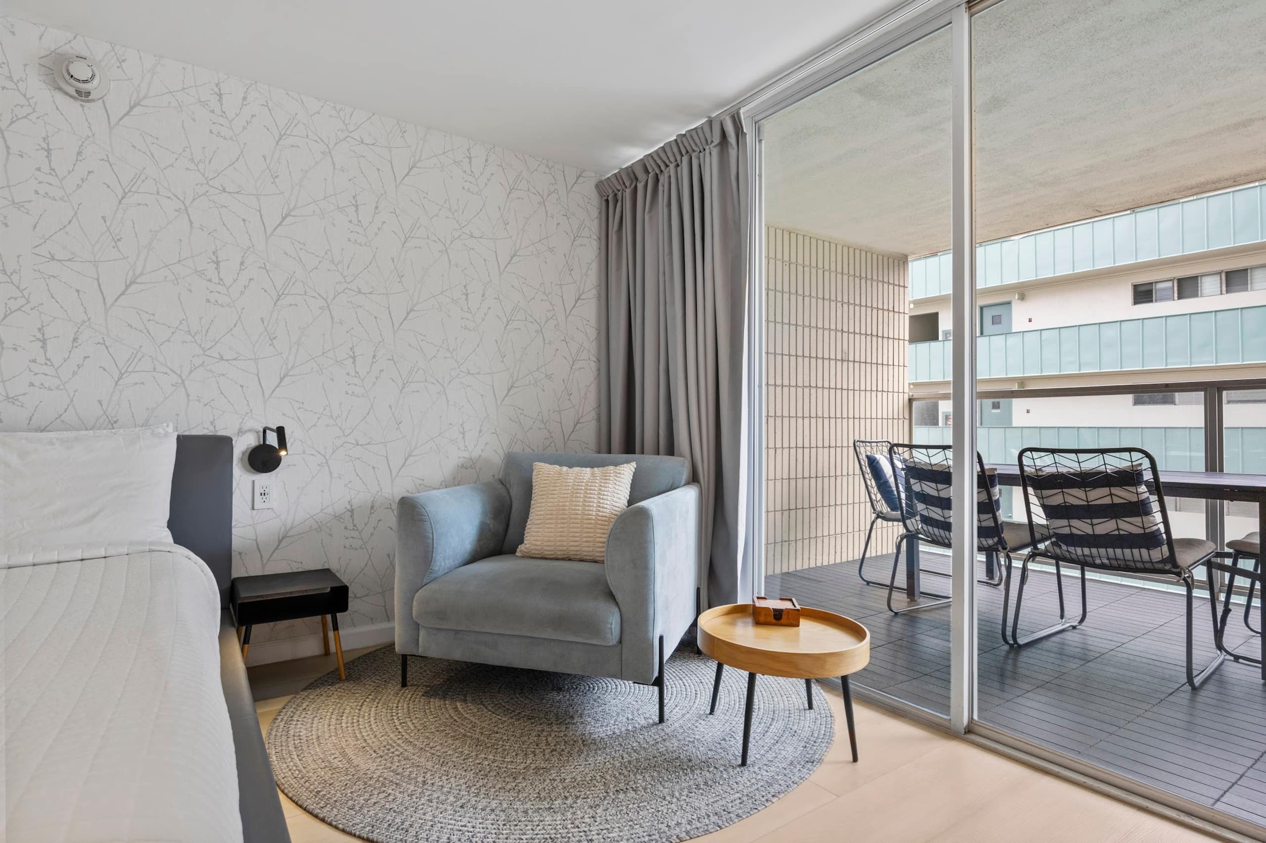 Condo in Honolulu · ★4.84 · Studio · 1 bed · 1 private bath - Image 6
