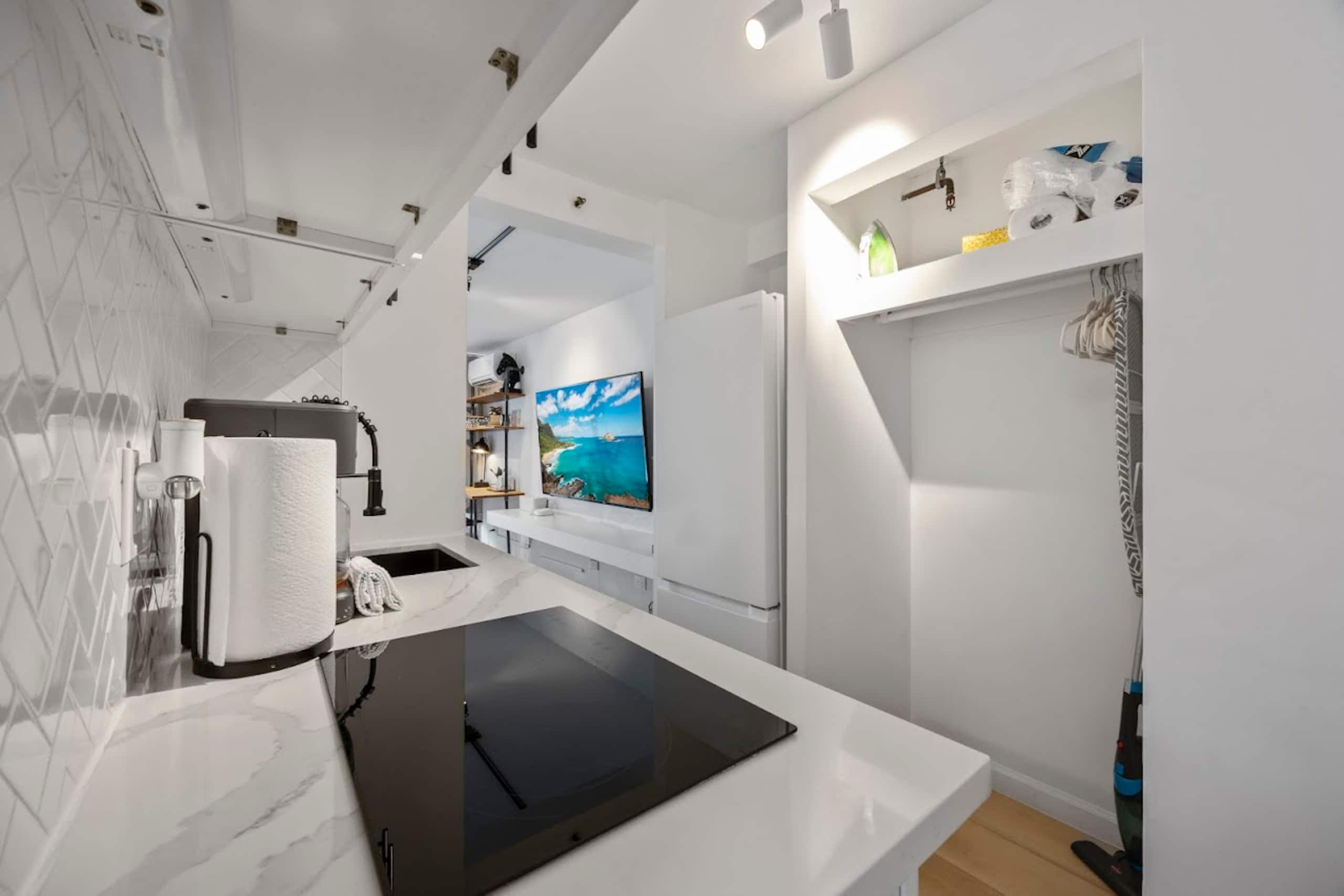 Condo in Honolulu · ★4.84 · Studio · 1 bed · 1 private bath - Image 16