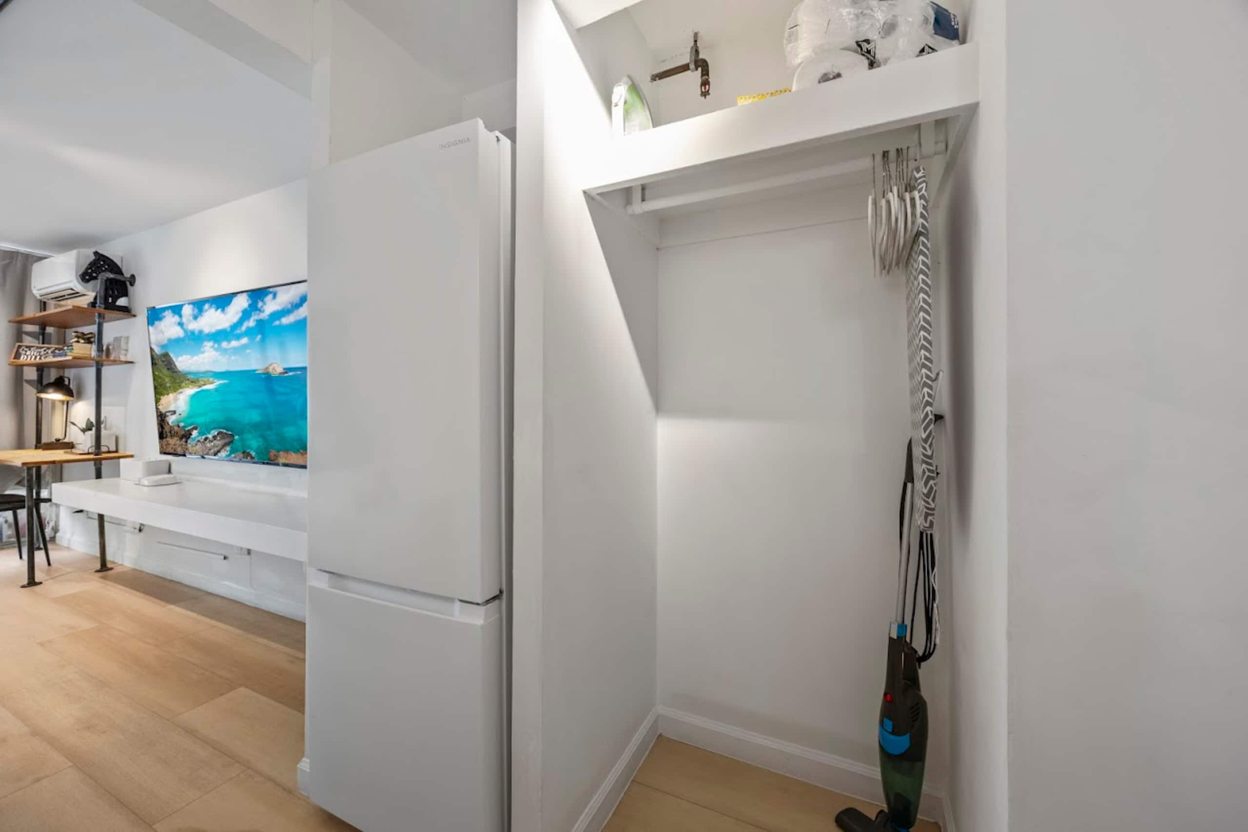 Condo in Honolulu · ★4.84 · Studio · 1 bed · 1 private bath - Image 14