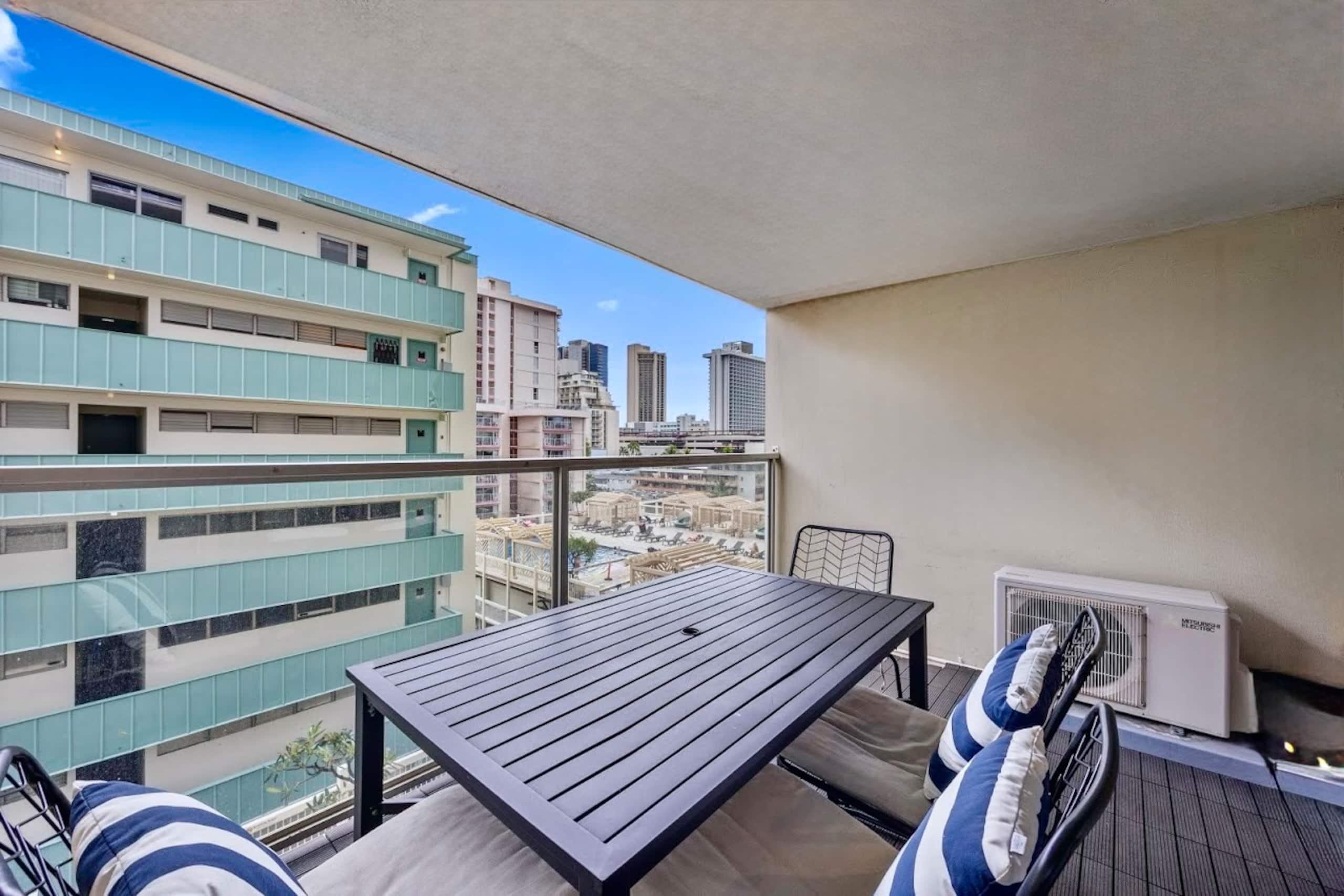 Condo in Honolulu · ★4.84 · Studio · 1 bed · 1 private bath - Image 29