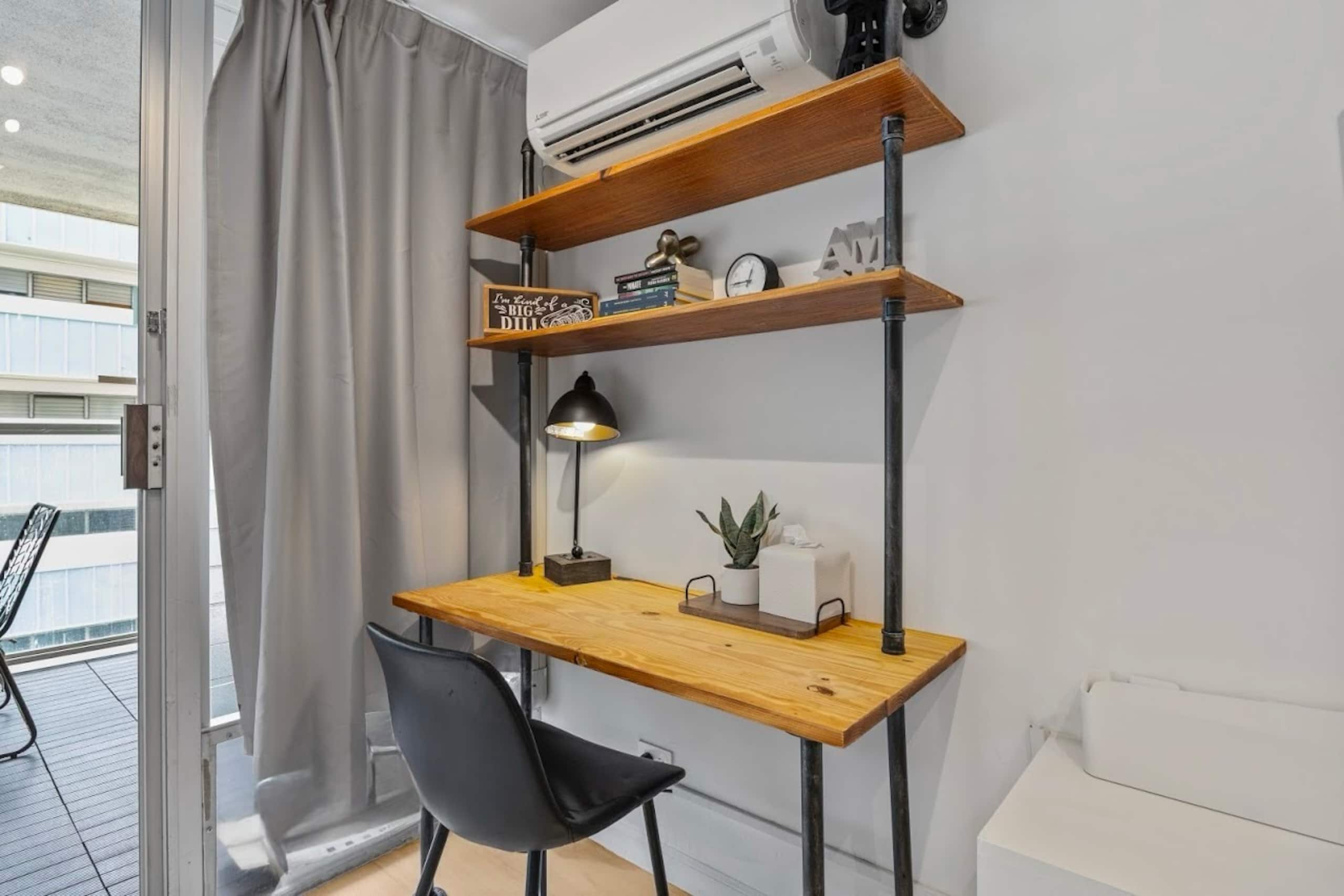 Condo in Honolulu · ★4.84 · Studio · 1 bed · 1 private bath - Image 7