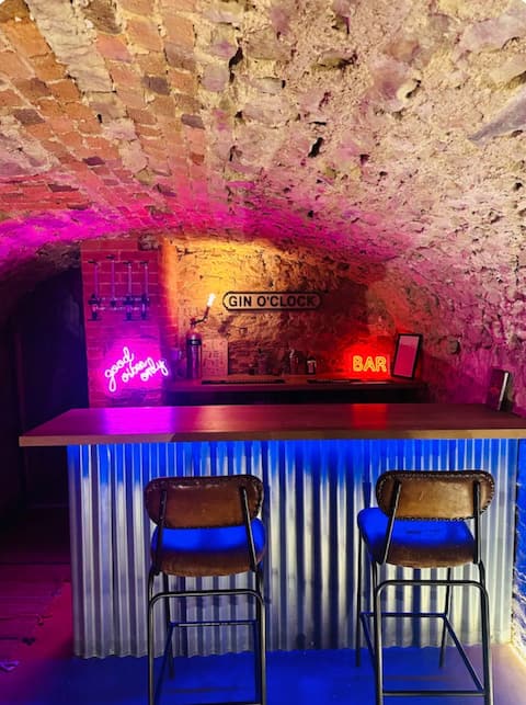 Luxury House for 12 with Cellar Bar near Bath