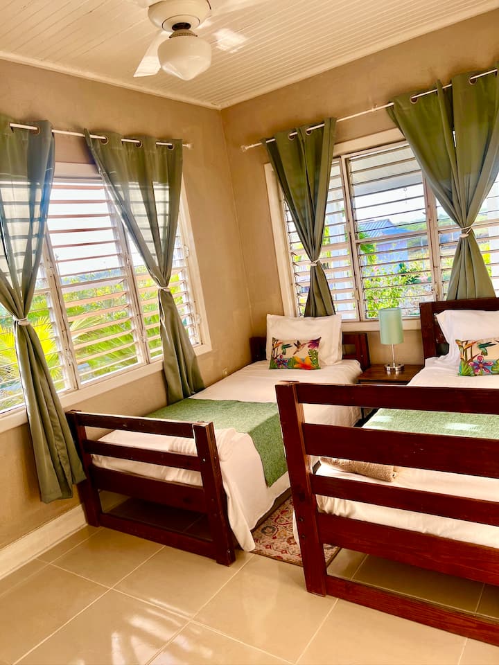 Ჩვენი საწოლები იმდენად კომფორტულია, რომ დილის მოსვლისას არაერთხელ დააჭერთ დროებით მოხსნის ღილაკს!