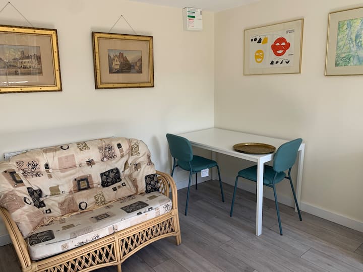 One Bedroom Apartment Mickleham, Near Dorking - Dorking