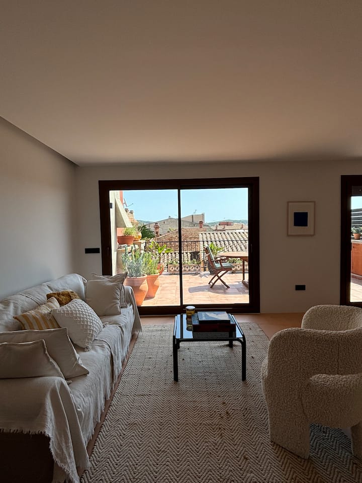 Lovely Attic With Large Terrace - Palafrugell
