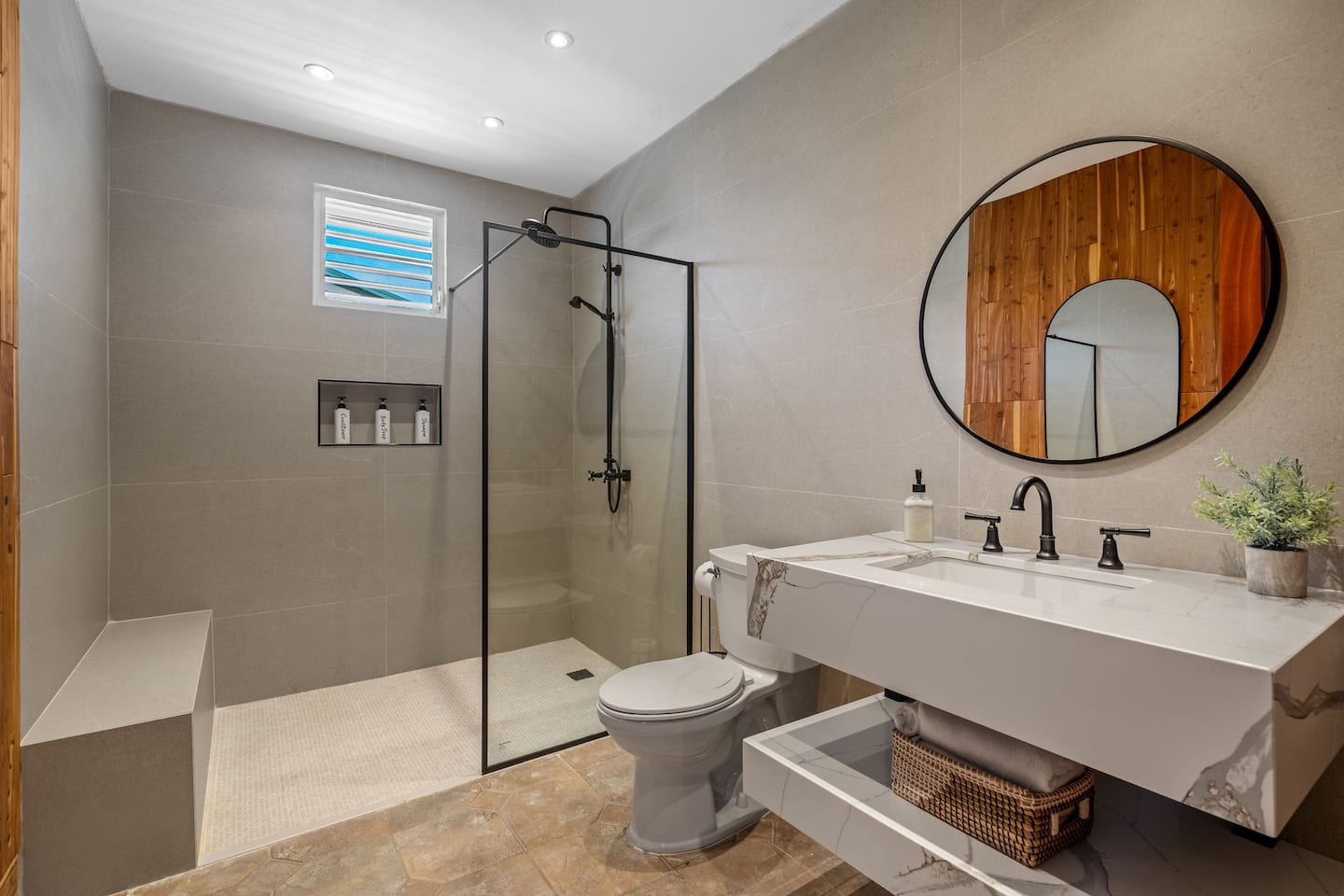 Full bathroom 5