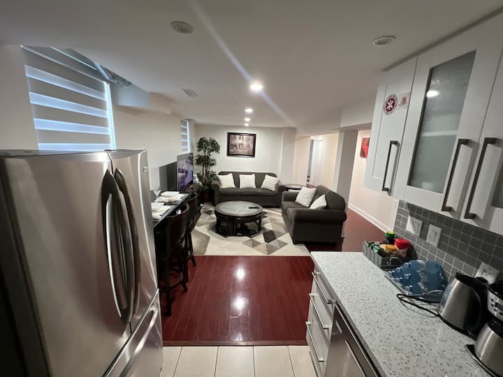 Cozy 2-bedroom Luxury Suite Near Toronto Airport. - ミシサガ