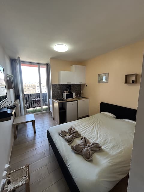 Zola' Beautiful studio with balcony