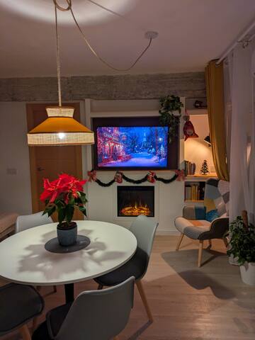 Top performing Airbnb: Terrace with side view of the apartment in Huelin