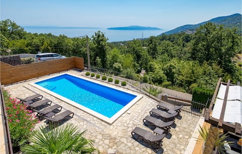 Lovely home in Veprinac