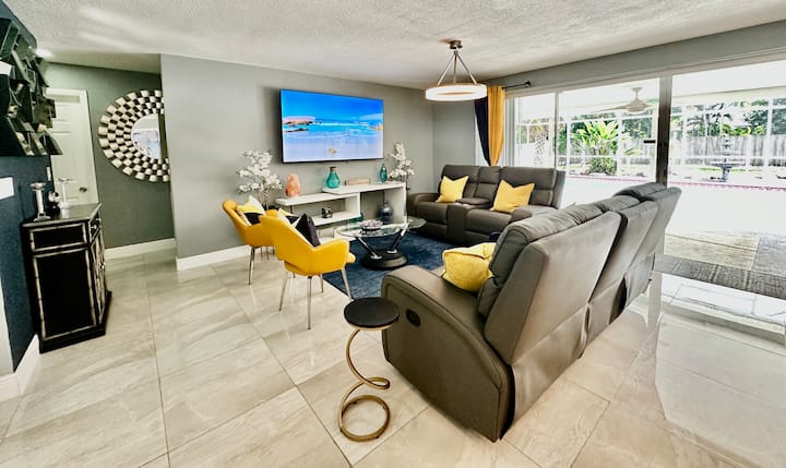 *Cheerful Art Decor 3/2 Pool Home Villa Paradise* - Cape Coral, FL