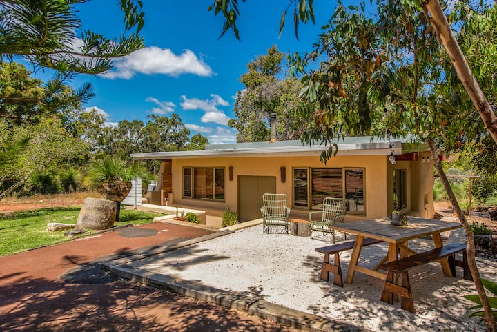 The Little Straw House - Solitaire Homestead - Dunsborough
