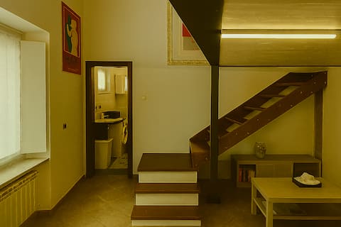 Studio Apartment with Courtyard and Mezzanine | 5 min to the station
