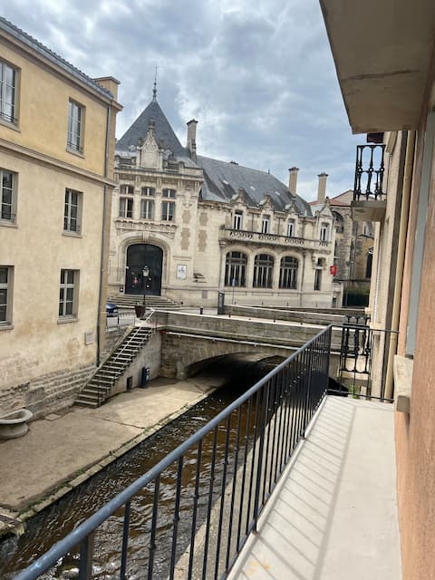 Lovely apartment with balcony, Quais du Vizézy.