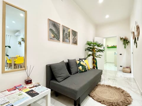Annuncio Airbnb popolare: [Central Station] - The "Mary" apartment a Napoli