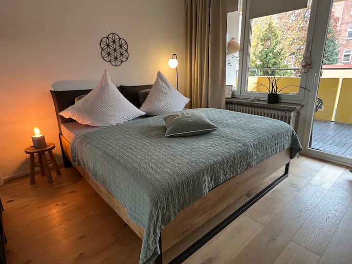 睡眠区毗邻阳台和庭院，远离街道。 