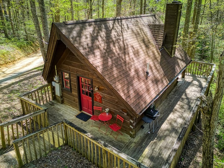 Private Mountaintop Romance - Hot Tub Log Cabin - Gatlinburg, TN