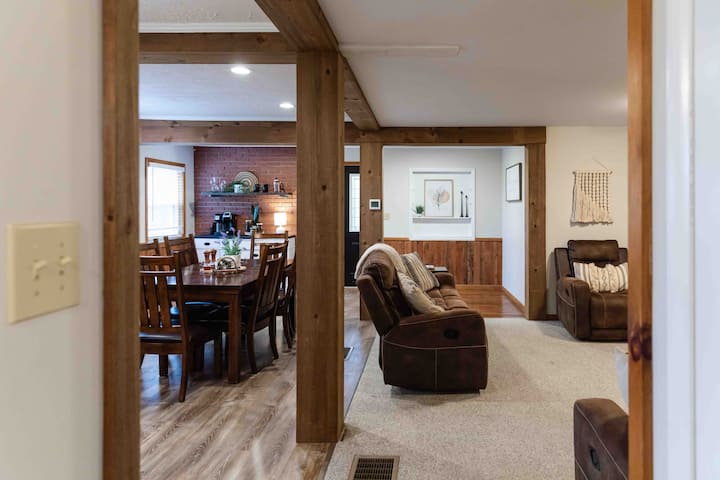 The Farmhouse At Pleasant Ridge | Hot Tub - Pennsylvania