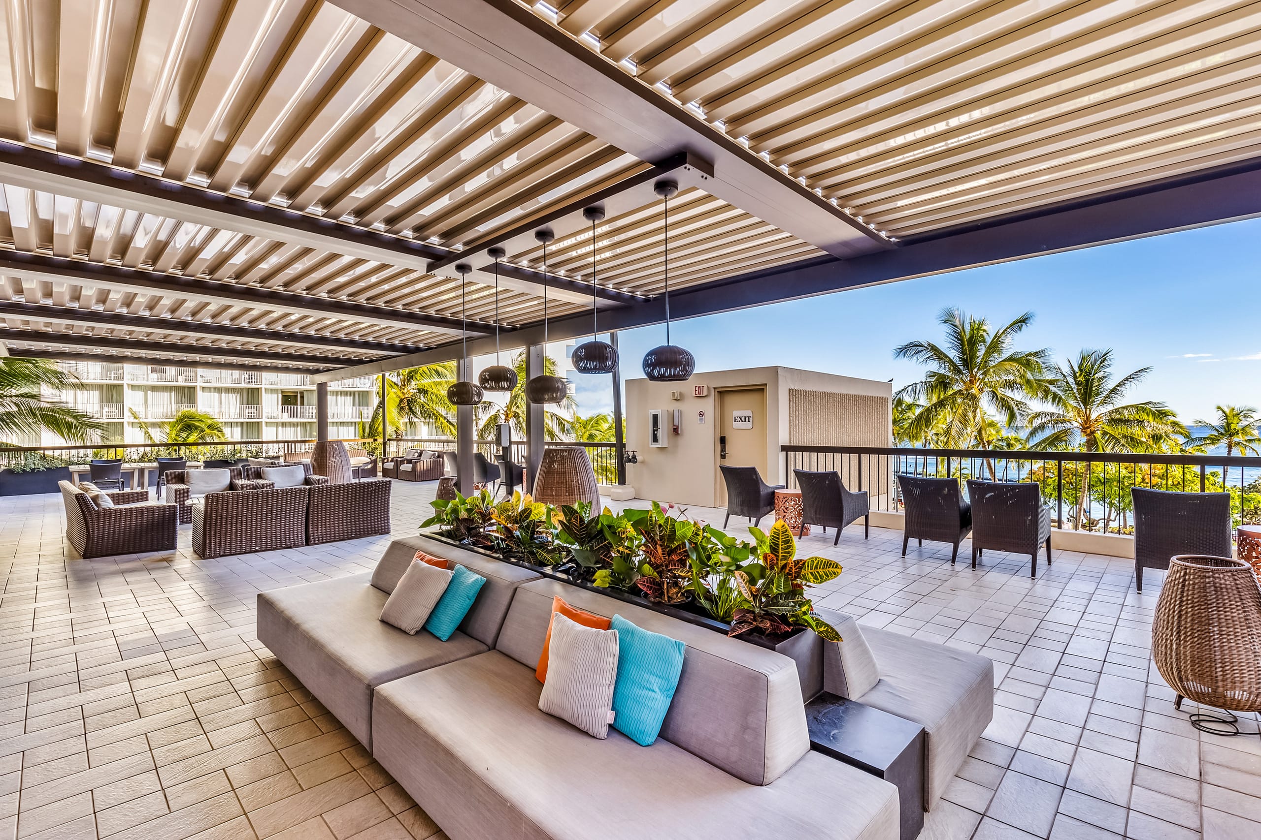 Condo in Honolulu · ★4.95 · 2 bedrooms · 4 beds · 2 private baths - Image 29