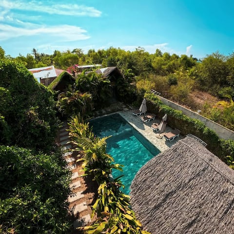 Unique 2-bedroom Bamboo House with private Pool