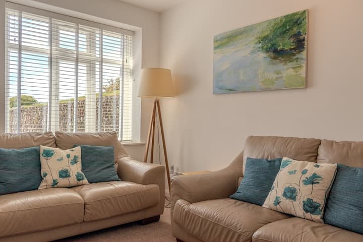 9 The Downs, Thurlestone Overlooking Burgh Island - Hope Cove