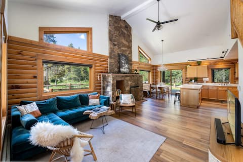 Cabin On The Blue Home: On River, Hot Tub, Views