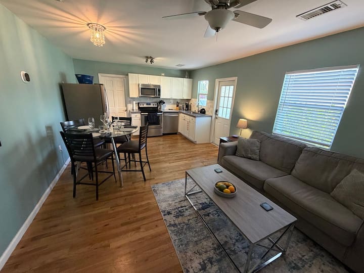 Beautiful 2/1 Home With Pool - Fort Lauderdale