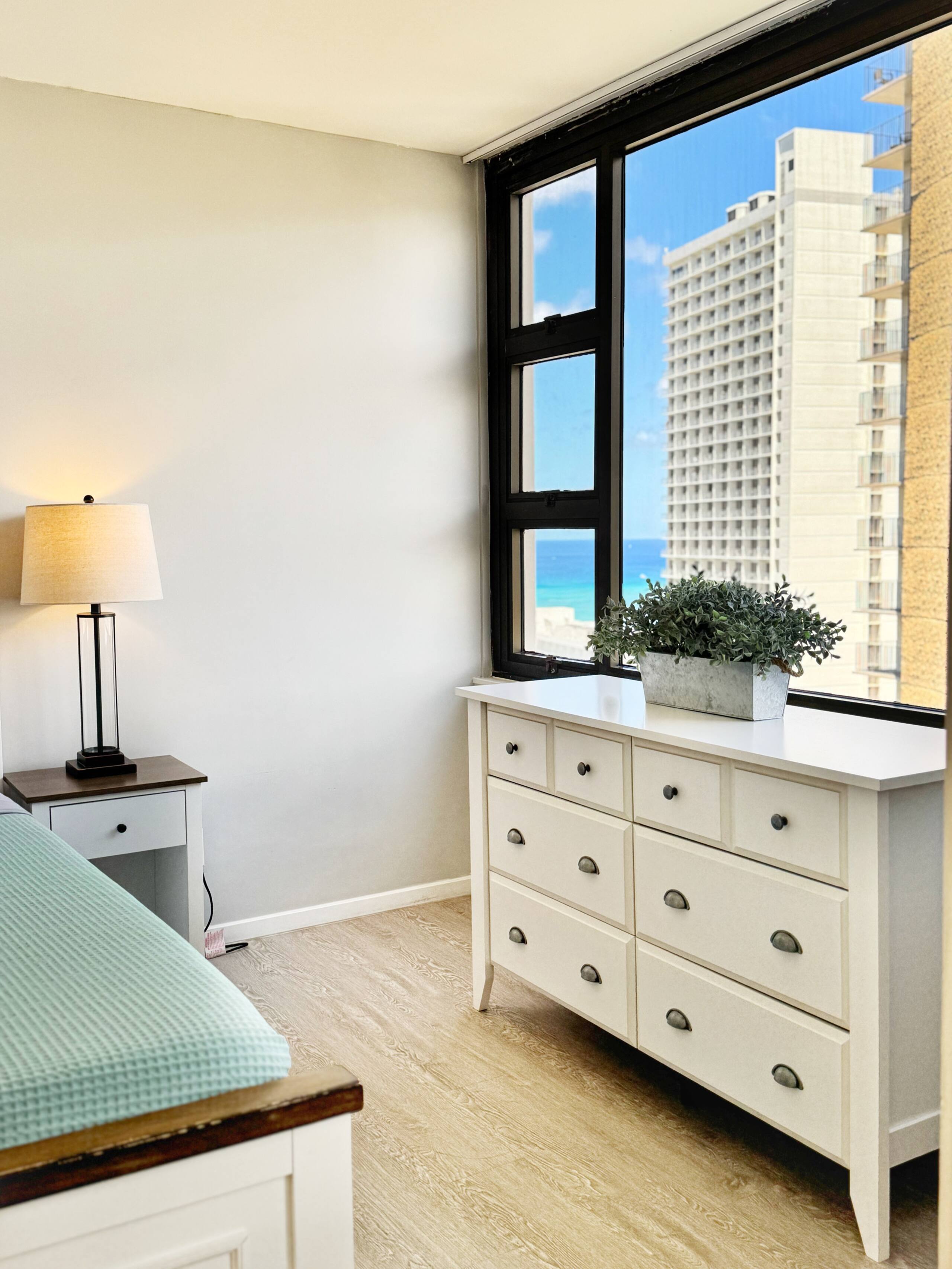 Condo in Honolulu · ★4.97 · 1 bedroom · 2 beds · 1 private bath - Image 16