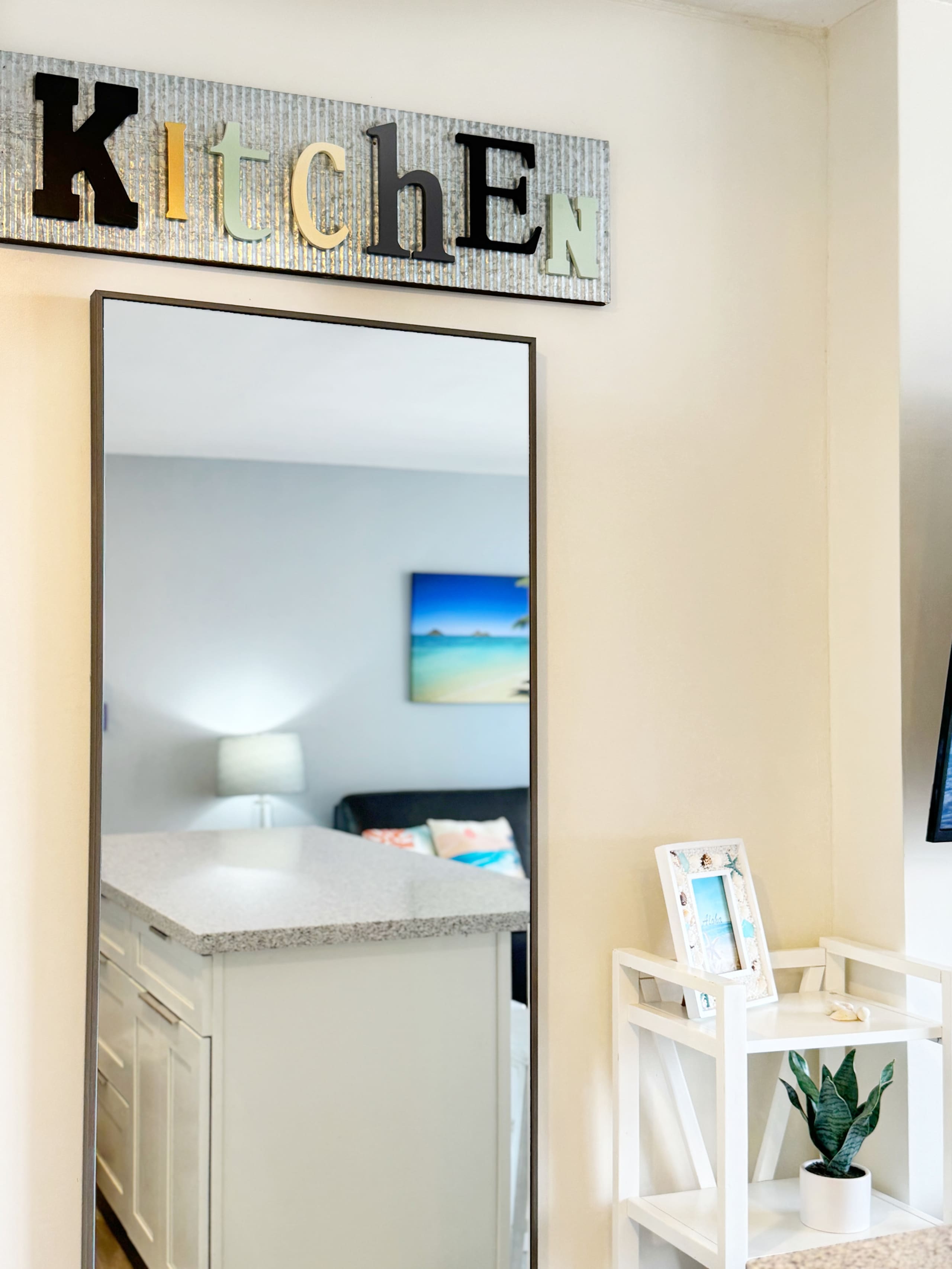 Condo in Honolulu · ★4.97 · 1 bedroom · 2 beds · 1 private bath - Image 9