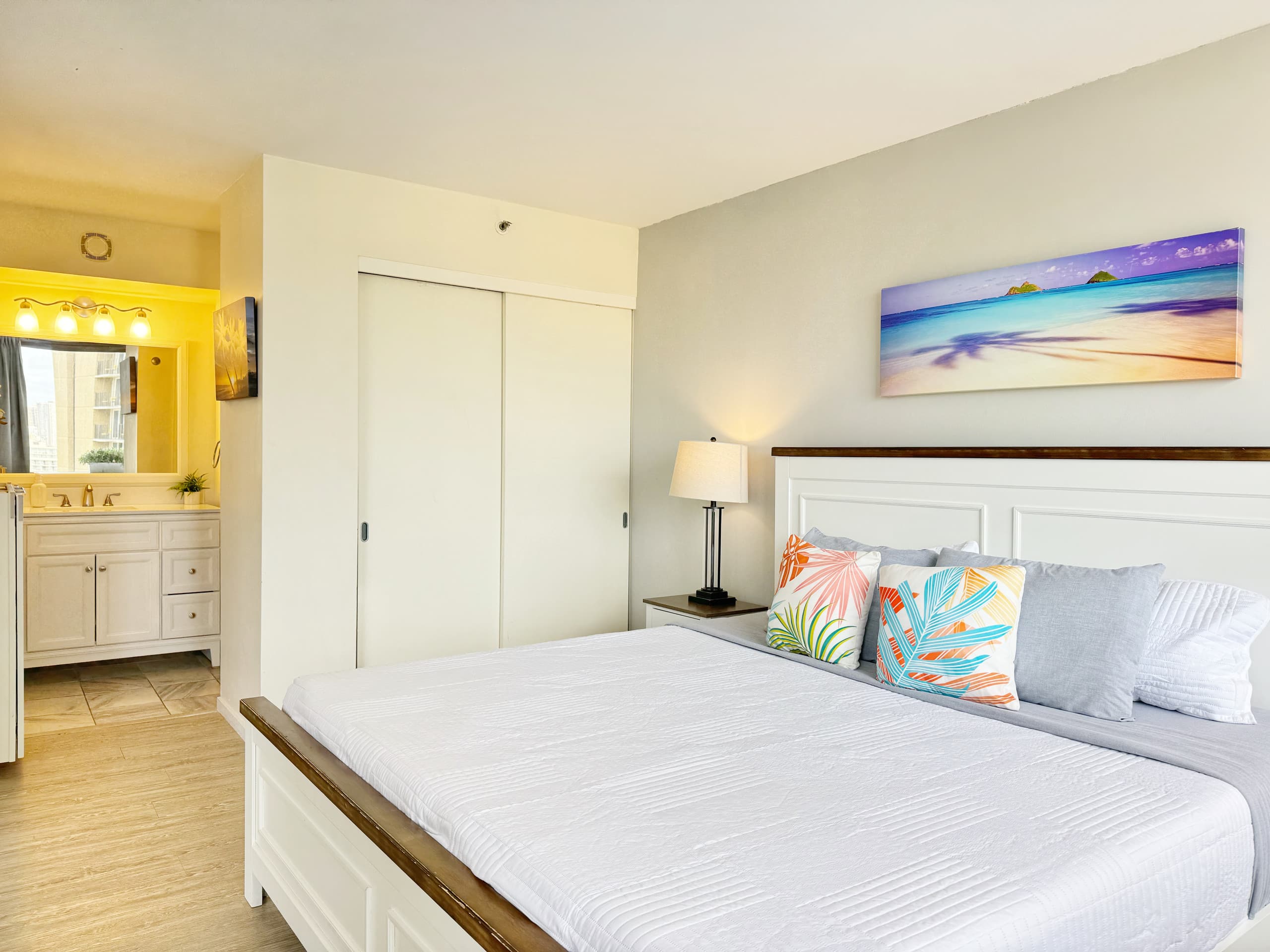 Condo in Honolulu · ★4.97 · 1 bedroom · 2 beds · 1 private bath - Image 18