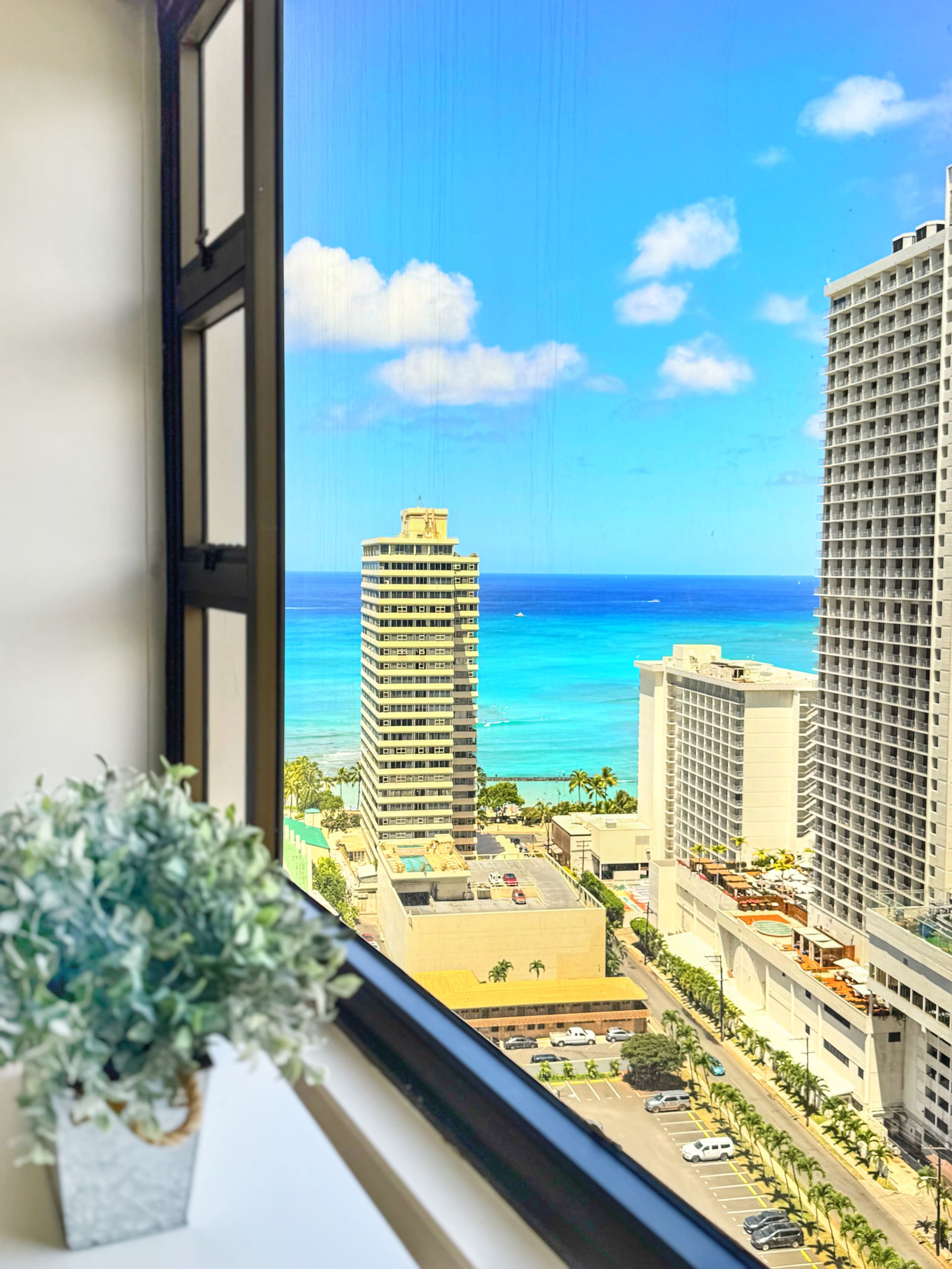 Condo in Honolulu · ★4.97 · 1 bedroom · 2 beds · 1 private bath - Image 14