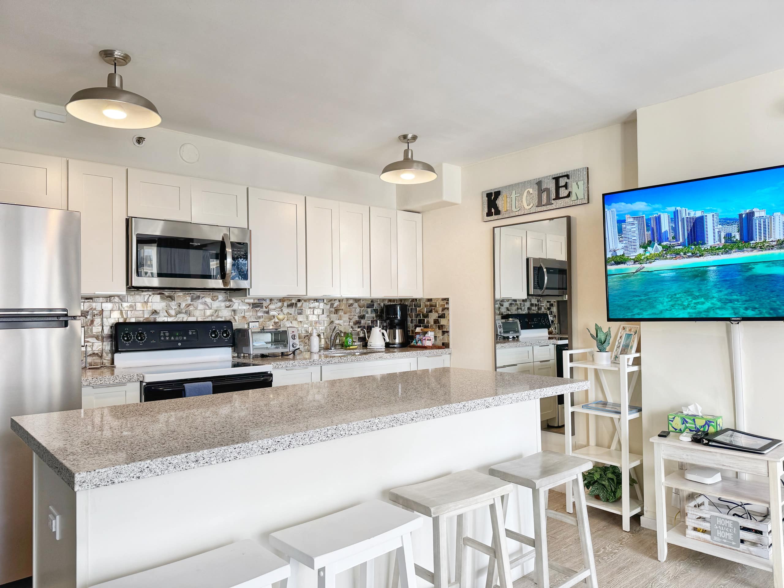 Condo in Honolulu · ★4.97 · 1 bedroom · 2 beds · 1 private bath - Image 13